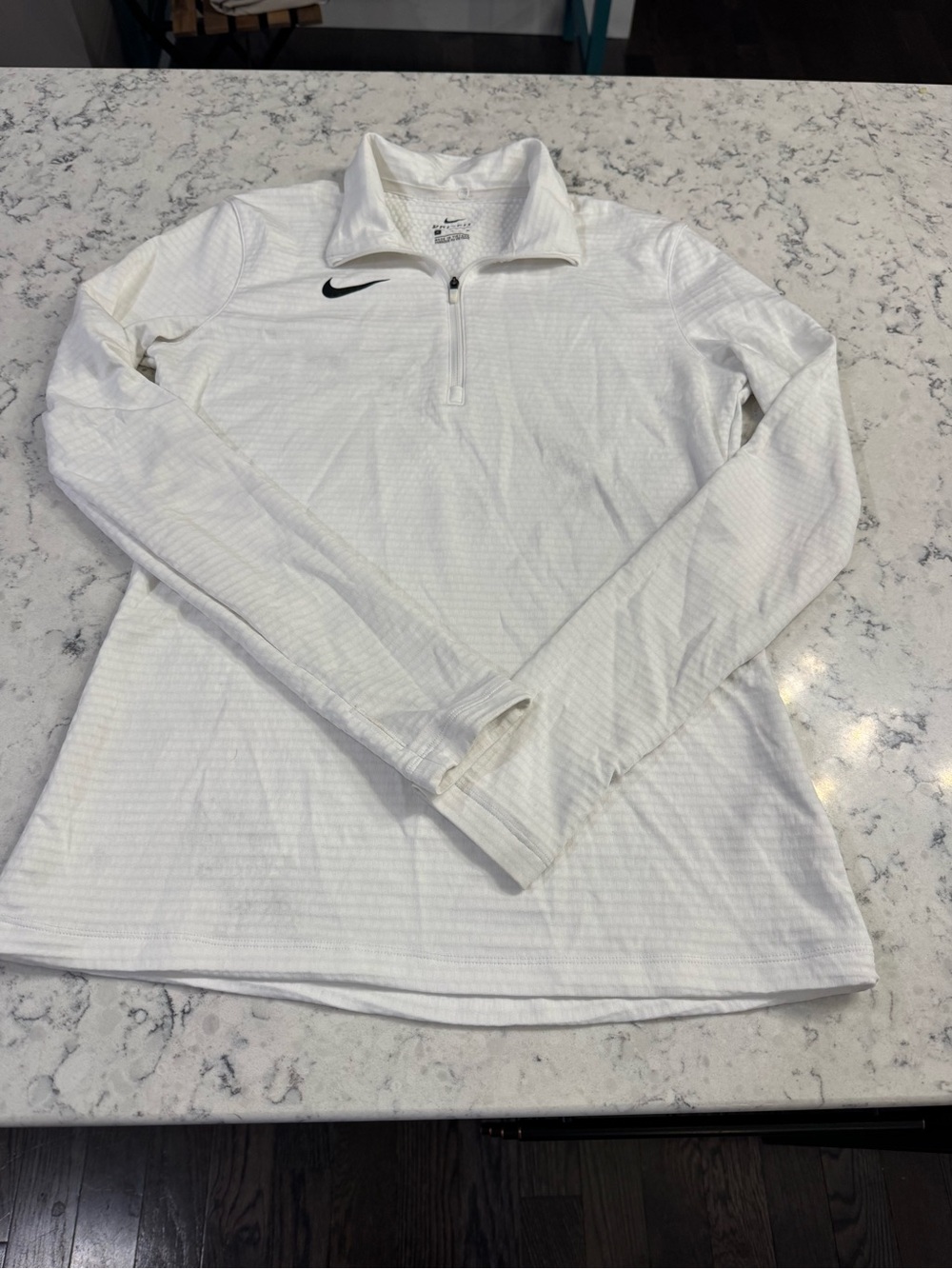 Nike Dri Fit Women’s Medium White Textured Long-Sleeve 1/4 zip pullover. Vibrant